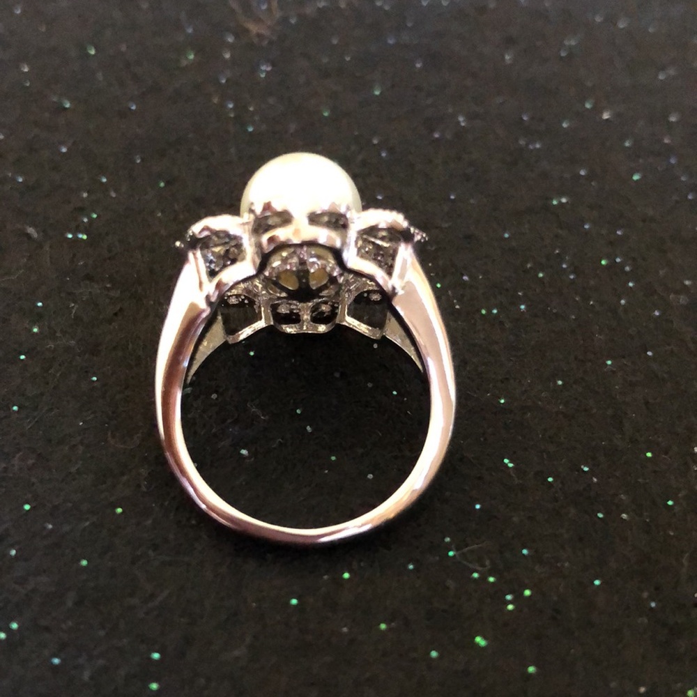 Ring - Picture 3 of 5